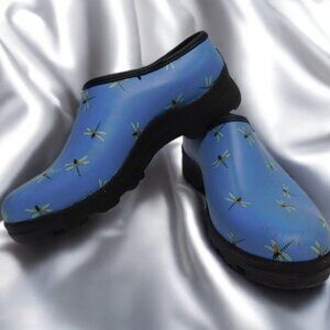 6337/342 Ranger Clogs with Dragonflys - Size 7
